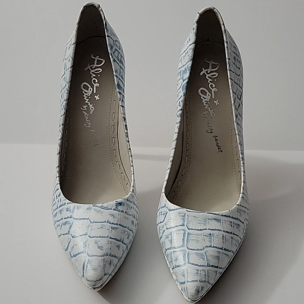 NWOB Alice + Olivia Dina Snakeskin Blue White Hi Heel Pumps Size 39
